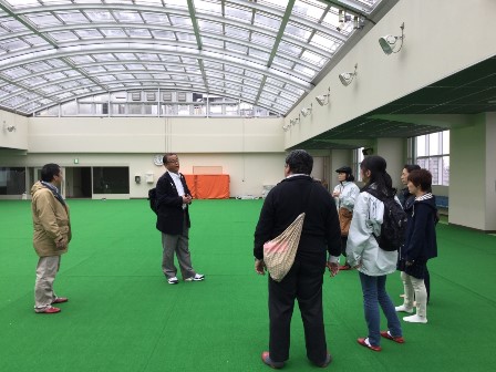 汐入東小見学1